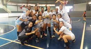 Handebol feminino supera Centro Olímpico em Gavião Peixoto