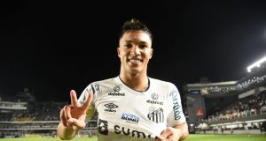 Santos vence o Fortaleza e respira na luta contra o rebaixamento