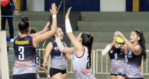 Em casa, vôlei feminino adulto ganha da AVS/São Carlos