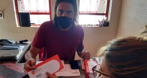 Instituto Fábrica de Vencedor entrega vales alimentação para famílias da cidade em situação de vulnerabilidade