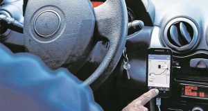 Mulher vive em carro por aplicativo verdadeira corrida para o inferno