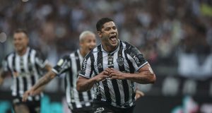 Atlético-MG goleia e coloca mão na taça da Copa do Brasil