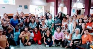 Ginástica artística da melhor idade promove arrecadação de brinquedos