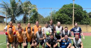 Futebol Solidário doa brinquedos à Secretaria de Esportes e Lazer