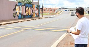 Com histórico de acidentes, rua do Hortências ganha lombada