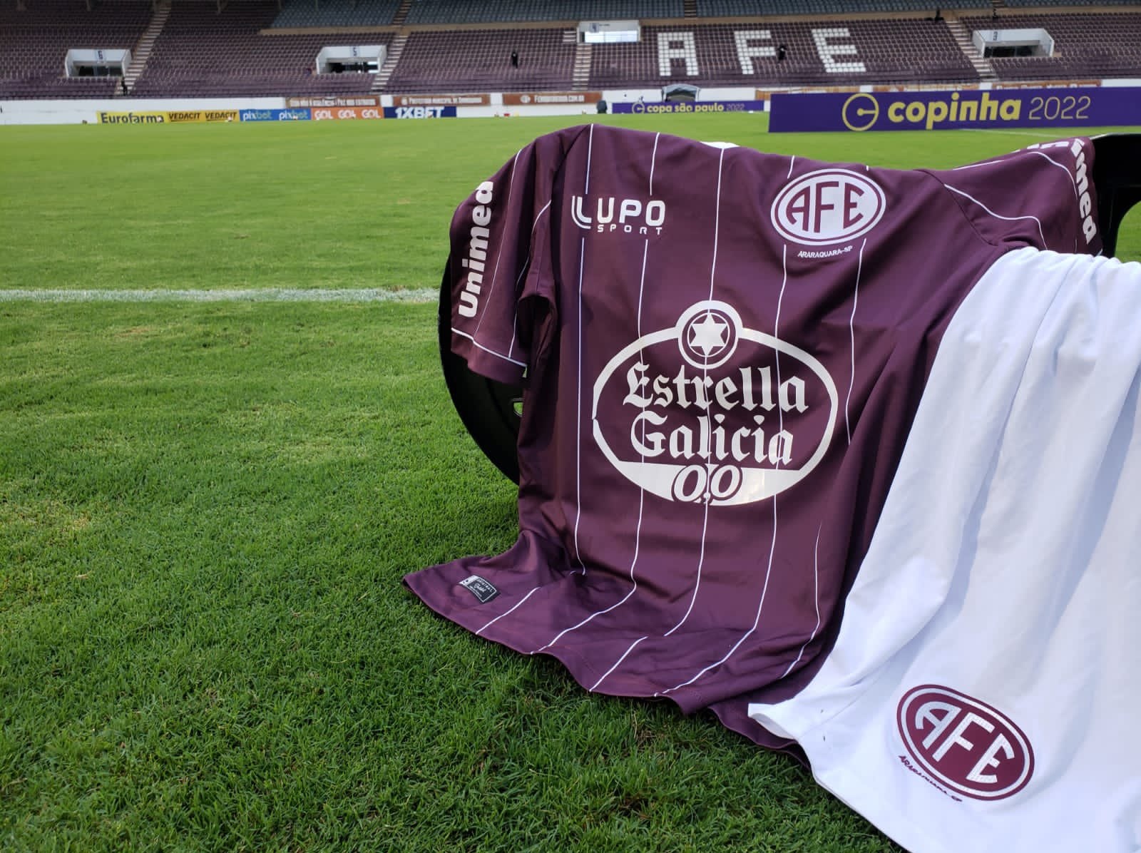 Estrella Galicia 0,0 anuncia patrocínio no uniforme de jogo da equipe  feminina do Corinthians