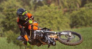 Piloto de motocross da Fundesport dá show em Minas Gerais