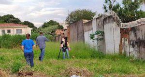 Moradores encontram em terreno baldio corpo de homem em estado de decomposição
