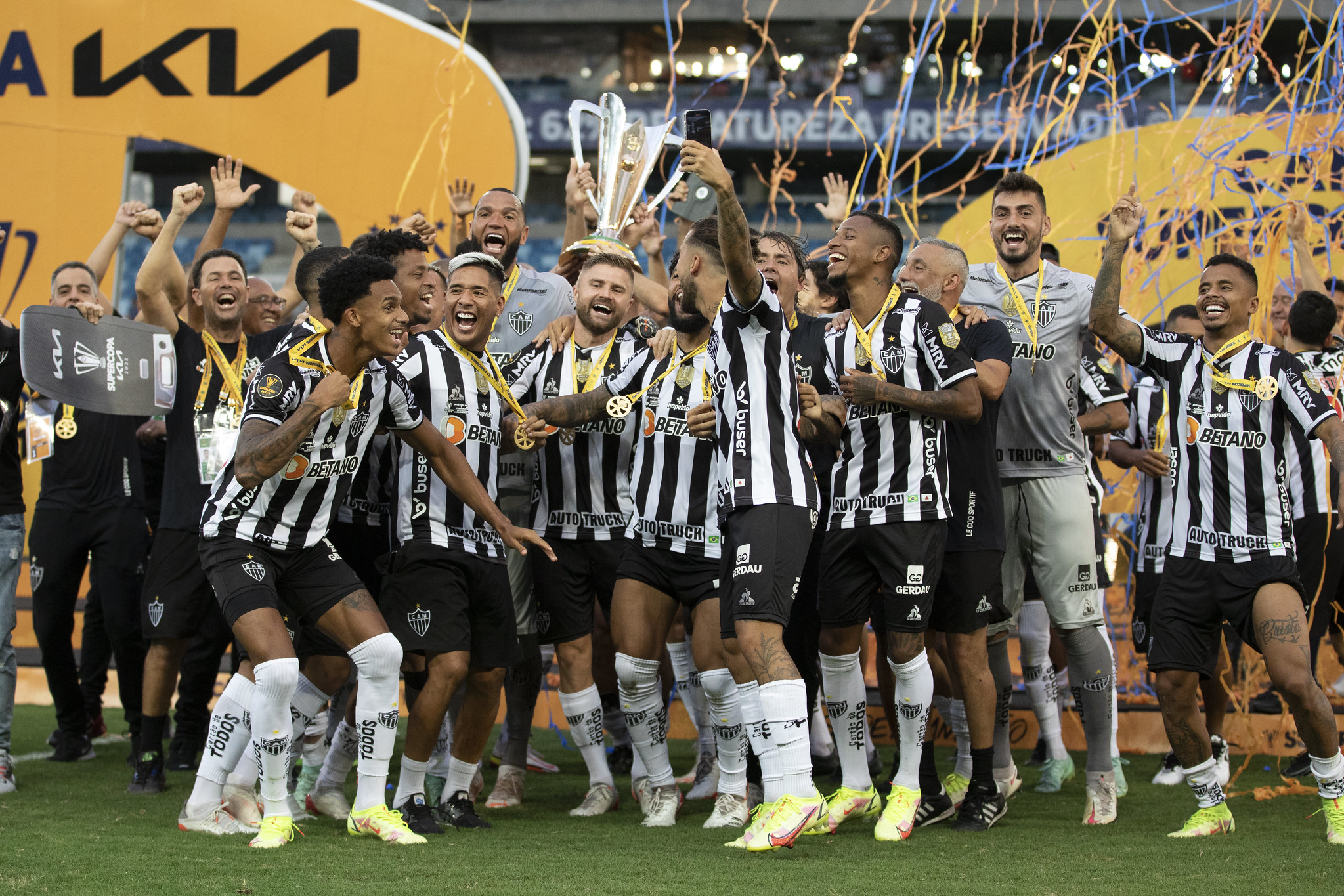 Atlético-MG supera Flamengo nos pênaltis e fatura Supercopa do Brasil