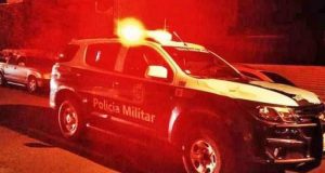 Namorado com 28 anos bate na companheira de 51. Não foi uma ‘boa ideia’.