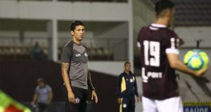 Após primeira derrota, Thiago Carpini fala de Ferroviária em processo de evolução