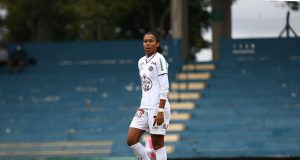 Meia Aline Milene anuncia saída da Ferroviária