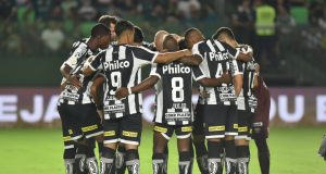 Santos não mantém embalo e perde para o Goiás no Brasileirão