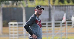 Vinícius Munhoz comemora vitória em seu retorno à Ferroviária e revela bronca no vestiário: “Mudou o espírito”