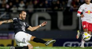 Corinthians vence Red Bull Bragantino e abre vantagem na liderança
