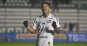 Santos vence o Juventude de virada e se reabilita no Brasileirão