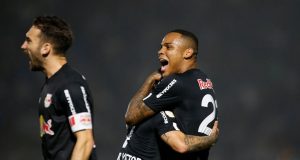 Red Bull Bragantino bate Coritiba e se aproxima do G-4