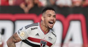 Luciano brilha e São Paulo vence a primeira fora de casa