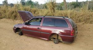 Carro furtado é recuperado todo depenado antes de seu dono saber do furto
