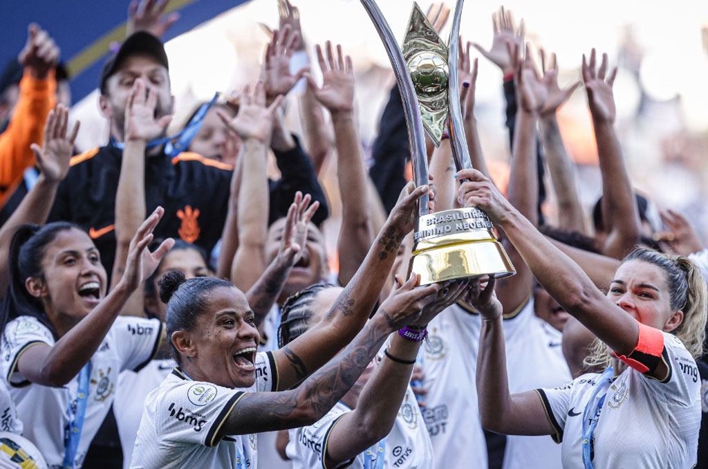 Com recorde de público, Corinthians é tetracampeão do brasileiro feminino -  Diário do Litoral