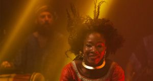 Fanta Konatê mostra a força e beleza das Divas Africanas em show neste sábado (29)