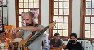 Cleber Fogaça comanda oficinas gratuitas de música brasileira em quatro cidades do interior paulista