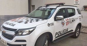 Moradora tem casa invadida por marginais que roubam dinheiro e joias