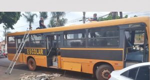 Ônibus caracterizado como escolar guardava uma tonelada de maconha
