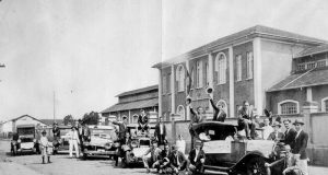 A histórica exposição de 100 anos da Farmácia e Odontologia na Câmara