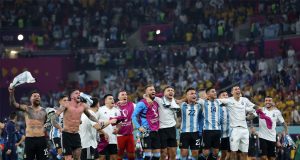Com drama, Argentina bate Austrália e avança para enfrentar Holanda