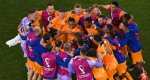 Holanda bate EUA e conquista primeira vaga nas quartas da Copa