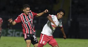 Red Bull Bragantino vira sobre o São Paulo e mantém liderança do grupo no Paulistão