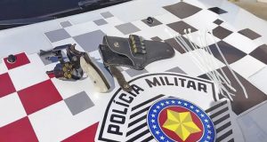 Mãe entra em luta com bandidos e livra o filho do Tribunal do Crime