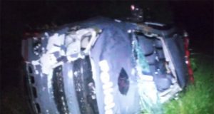 Viatura do Baep capota na Rodovia Washington Luís. Dois policiais feridos.