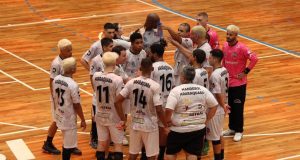 Handebol masculino joga em Pindamonhangaba pelo Paulista