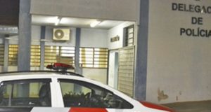 Vingança por venda de moto termina em tiros e carro incendiado.