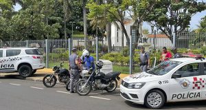 Operação da Polícia Militar em Araraquara aborda 75 motos, autua 14 e recolhe 03