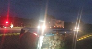 Ônibus da Cometa tomba na Rodovia Washington Luís e 11 passageiros ficam feridos