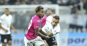 Corinthians perde em casa e se complica na Libertadores