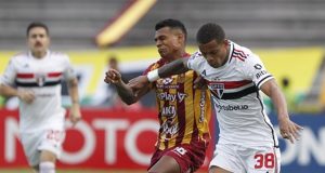 São Paulo arranca empate do Tolima e segue na liderança do grupo