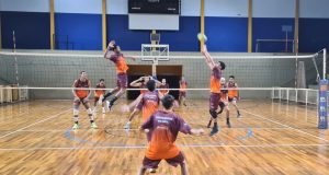 Vôlei masculino ganha fora e se recupera no Paulista