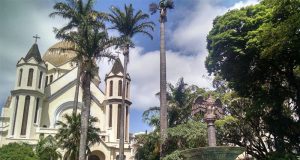 Praça da Matriz, vira inferno. Bandido assalta mulher e leva R$ 1.200.