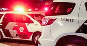 Briga entre moradores de rua acaba com um deles esfaqueado na Praça do Carmo