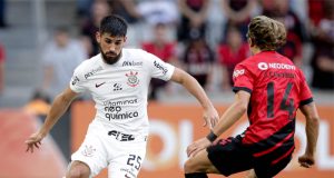 Fora de casa, Corinthians perde para Athletico-PR no Brasileirão