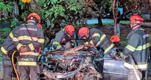 Acidente faz três vítimas, uma delas de 23 anos que está em estado grave