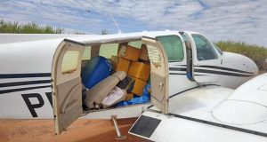 Ação policial intercepta avião com 400kg de cocaína na região de Araraquara