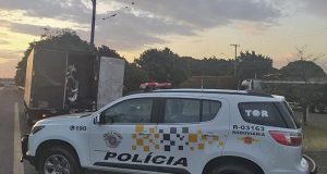 Polícia Rodoviária intercepta na SP-310 caminhão com peças de carros furtados