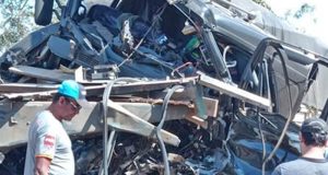 Acidente próximo de Jaú deixa dois caminhões destruídos na rodovia