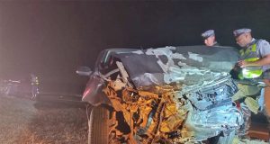 Na Washington Luís, mulher perde o controle da direção atravessa a pista e bate em outro veículo