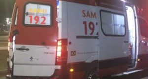 Motos se ‘enroscam’ na via pública; homem de 55 anos cai e sofre traumatismo craniano